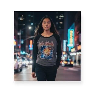 new Daydreamer 𓇽 Def Leppard Pyromania Raglan Tee 𓇽 Graphite + Black 𓇽 Small